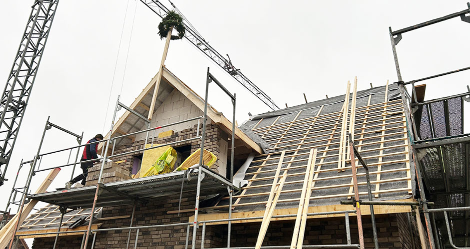 Baustelle Einfamilienhaus Rohbau Gewerke Maurer Dachdecker