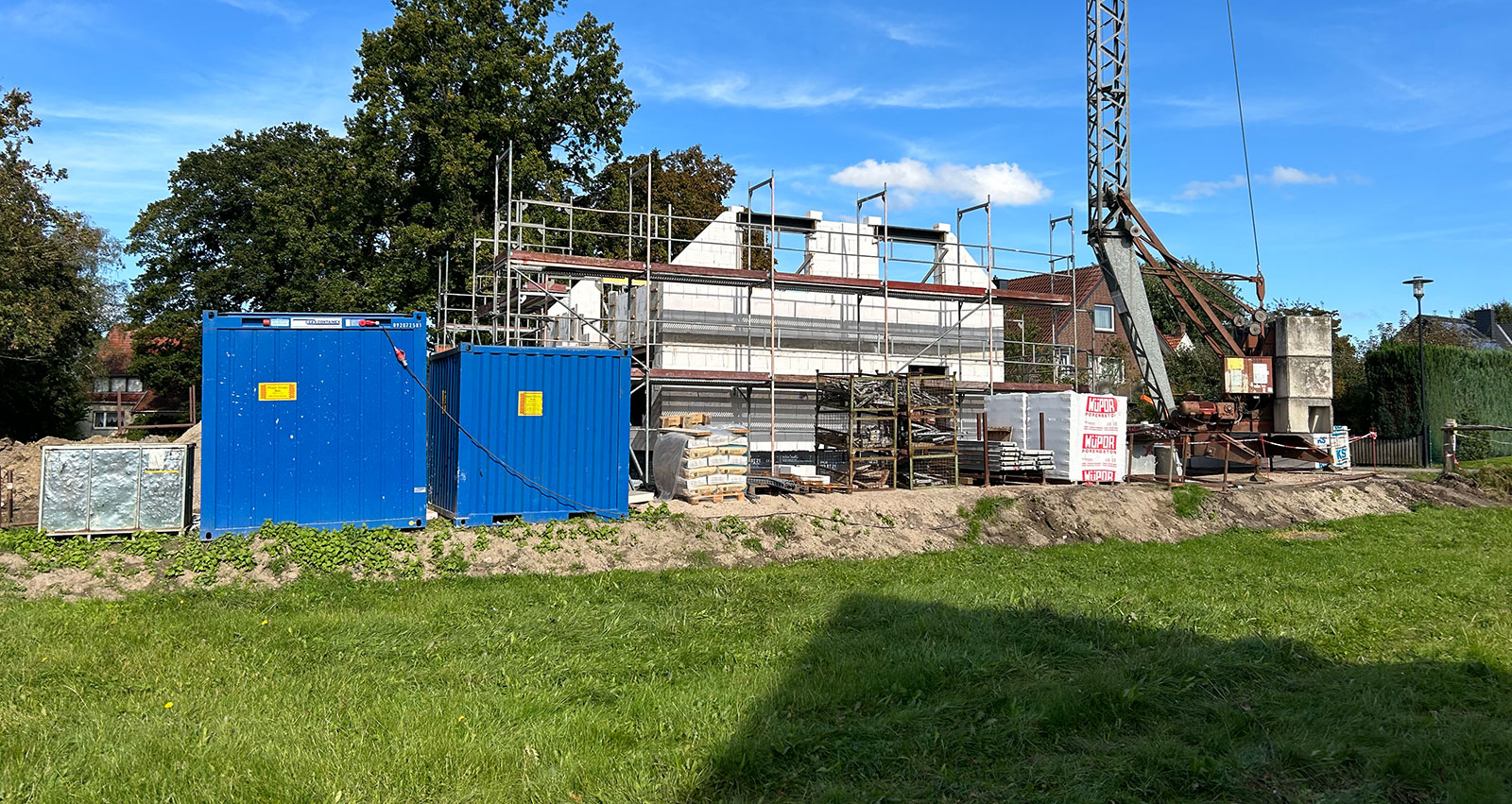 Baustellencontainer auf Baustelle