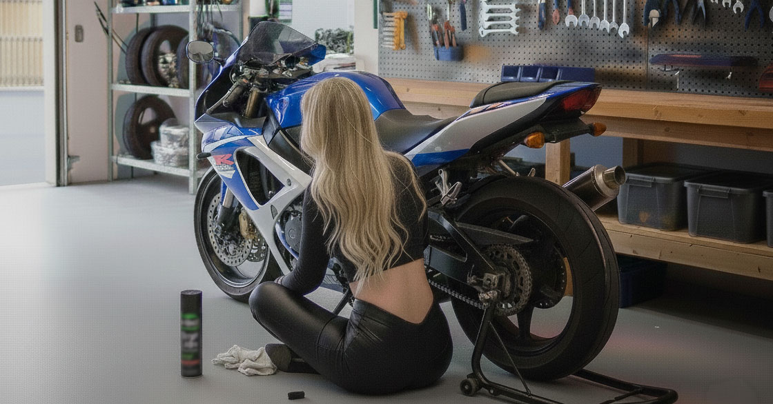 Motorrad Saisonstart Kettenpflege Schmierung